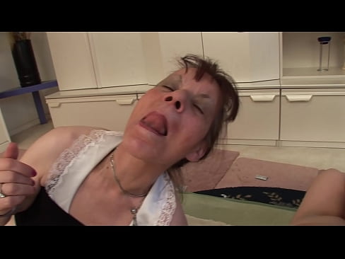 ❤️ Du avinoj kaj unu avo havas triopon ️ Pornvideo ĉe ni