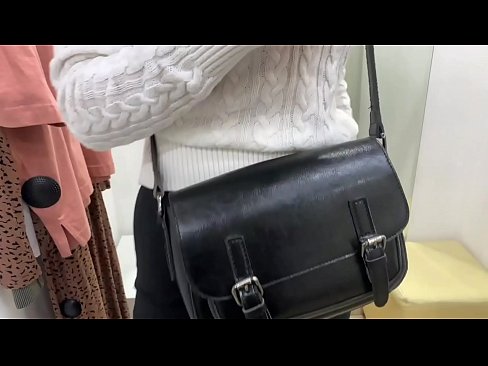 ❤️ Publika masturbado de juna hundino FeralBerry kun dildo en la vestoĉambro ️ Pornvideo ĉe ni