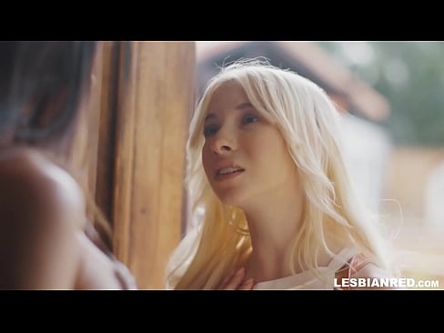❤️ Knabino venas hejmen kelkajn monatojn poste kaj finas manĝi la kuzon de sia duonpatrino ️ Pornvideo ĉe ni