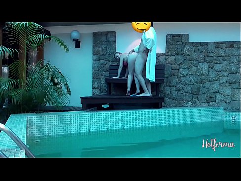 ❤️ Estro invitas servistinon al la naĝejo, sed ne povis rezisti varmegon ️ Pornvideo ĉe ni